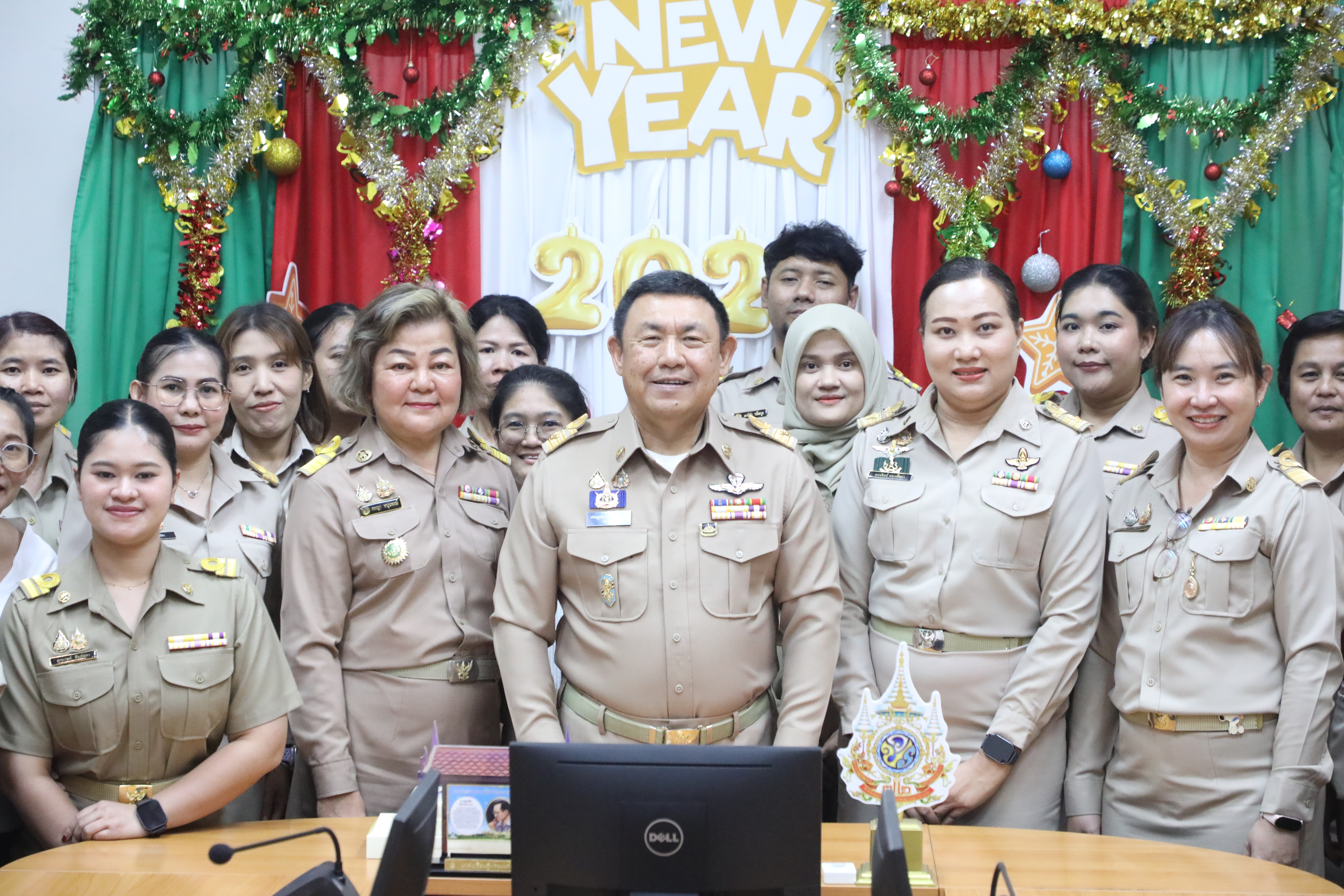 title - ส.ป.ก. ร่วมกัน สวัสดีปีใหม่ ผู้บริหารสำนักงานการปฏิรูปที่ดินเพื่อเกษตรกรรม พร้อมรับพรต้อนรับปีใหม่ 2569